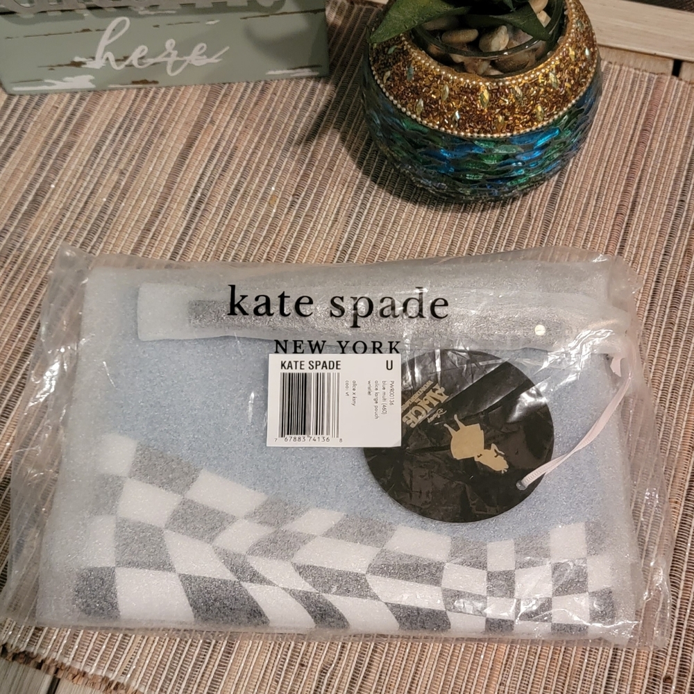 Kate Spade Disney X Alice wristlet - Picture 2 of 7